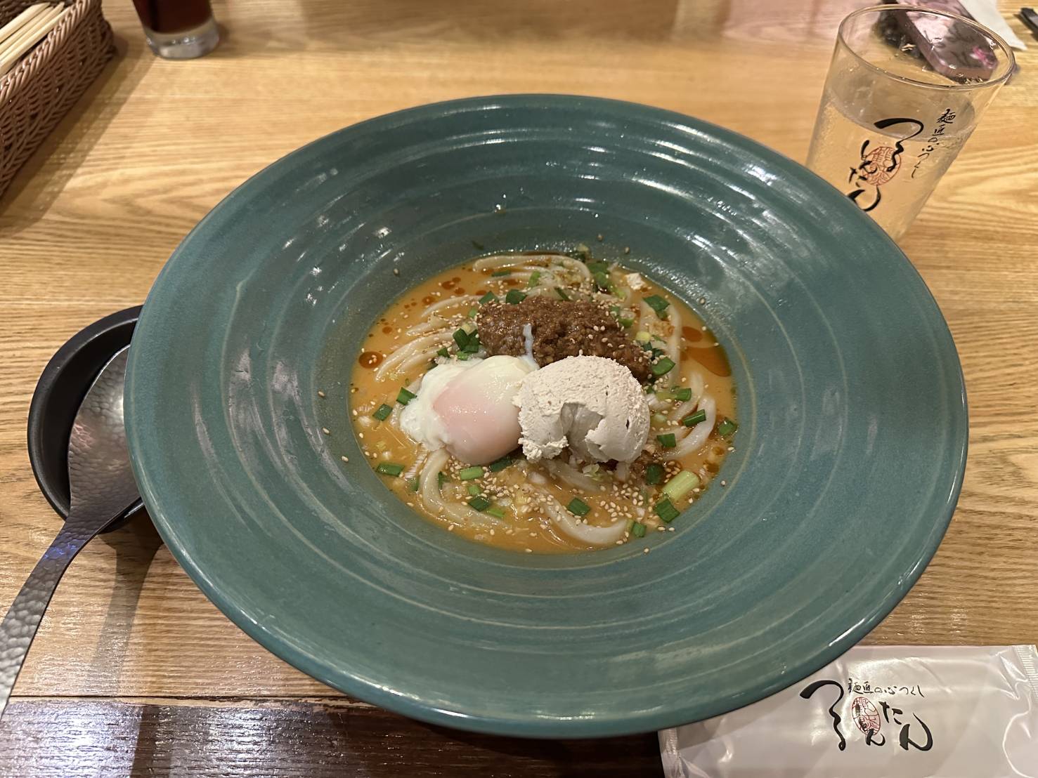 <つるとんたん>白胡麻担々のおうどん 堺筋本町駅周辺のうどん--つるとんたん 本町楼