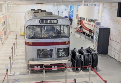 �{���w���ӂ̃��W���[�X�|�b�g--�d�Ԃƃo�X�̔�����