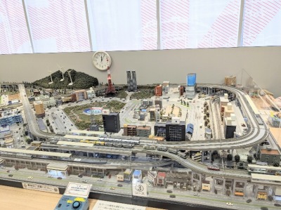 �{���w���ӂ̃��W���[�X�|�b�g--�d�Ԃƃo�X�̔�����