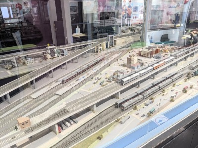 �{���w���ӂ̃��W���[�X�|�b�g--�d�Ԃƃo�X�̔�����