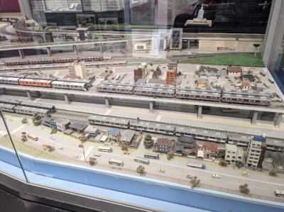 �{���w���ӂ̃��W���[�X�|�b�g--�d�Ԃƃo�X�̔�����