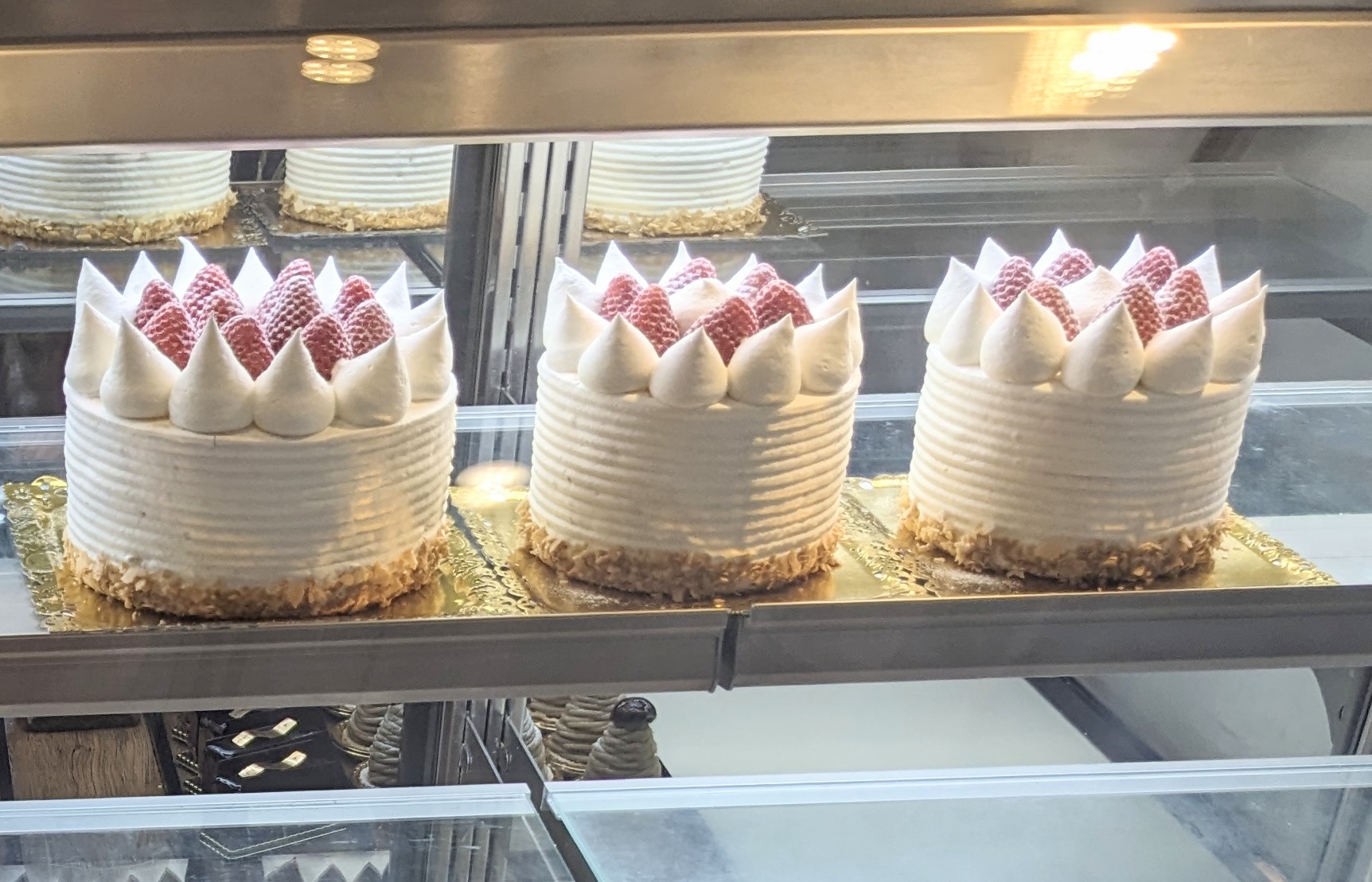 �����J�w���ӂ̃P�[�L--���E�p�e�B�X���[  �Z��