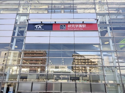 �����w���w���ӂ̒��̗l�q