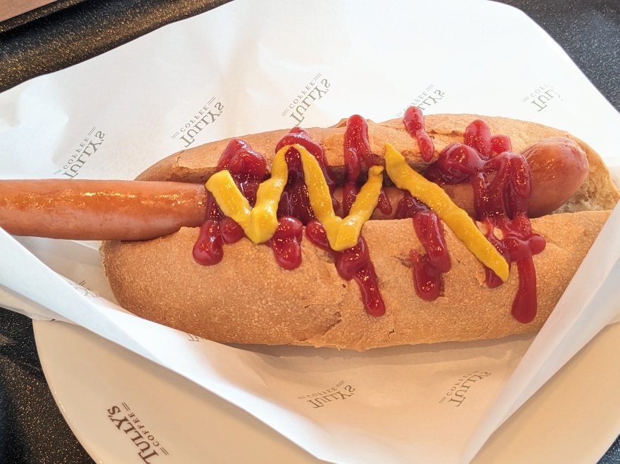 <タリーズコーヒー>ボールパークドッグ 霞ヶ関駅周辺のカフェ--タリーズコーヒー 霞ヶ関中央合同庁舎第5号館店