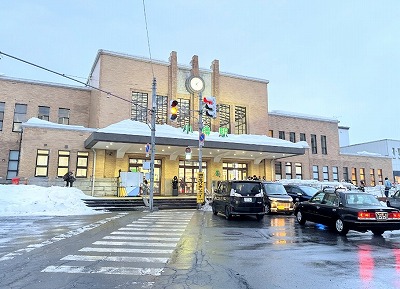 ���M�w���ӂ̒��̗l�q