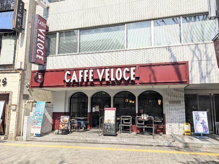 �_�y��w���ӂ̃J�t�F--�J�t�F�E�x���[�`�F�@�_�y��w�O�X