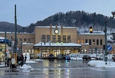 ���M�w���ӂ̒��̗l�q