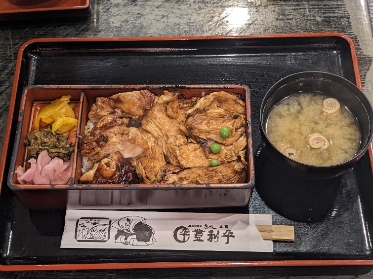 <登利平>鳥めし 松重 高崎駅周辺の鳥めし--登利平 高崎モントレー店