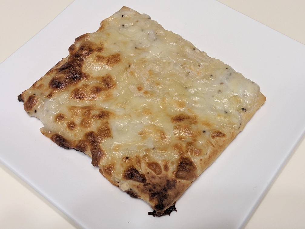 <シャトレーゼ>4種のチーズのピザ 宮原駅周辺のケーキ--シャトレーゼ 大宮宮原店