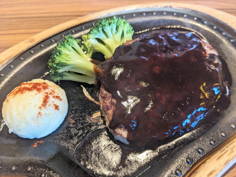 <びっくりドンキー>黒デミバーグステーキ 一之江駅周辺のハンバーグ--びっくりドンキー 一之江店