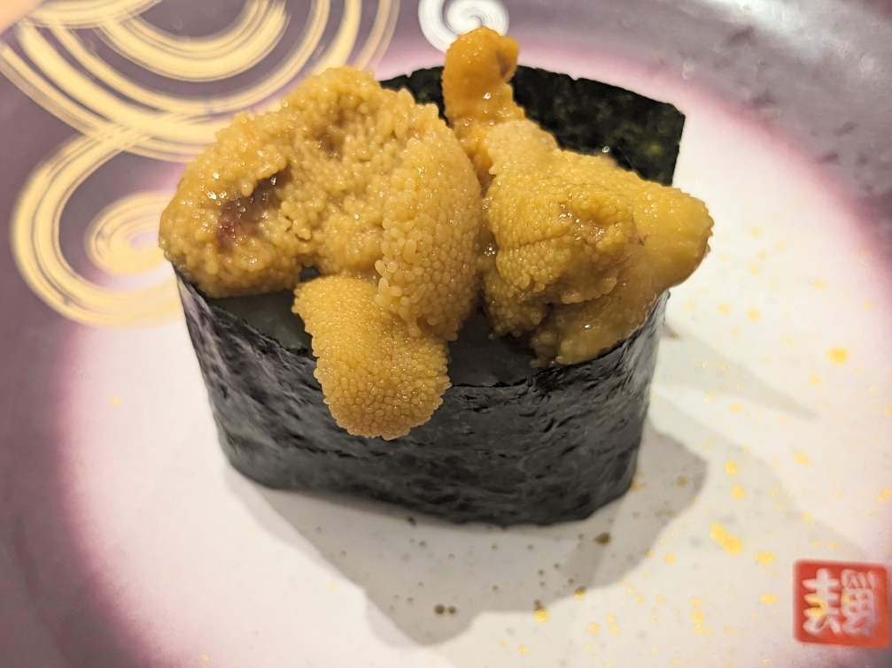 <トリトン>ムラサキうにの軍艦巻 遠軽駅周辺の回転寿司--トリトン 遠軽店
