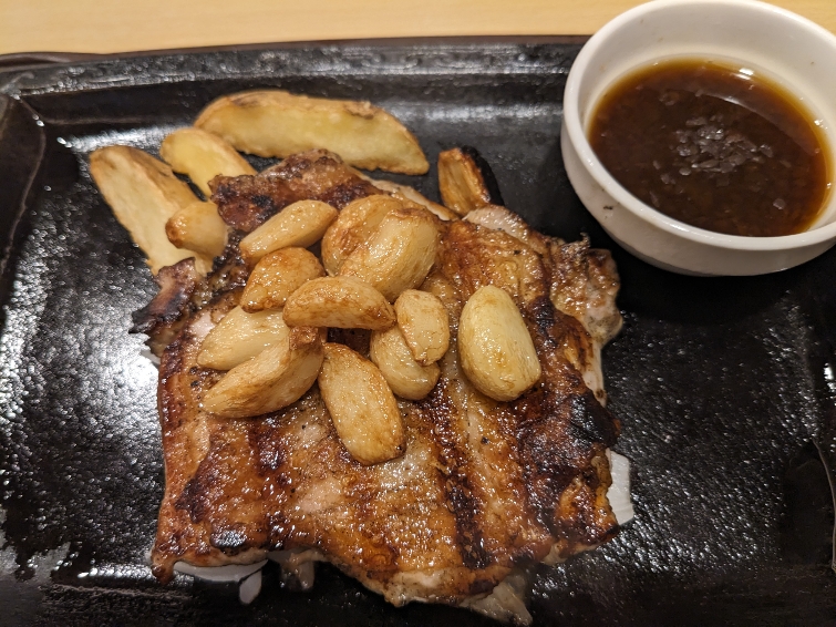 <ステーキガスト>ごろごろにんにくチキンステーキ 南甲府駅周辺のステーキ&ハンバーグ--ステーキガスト 甲府住吉店